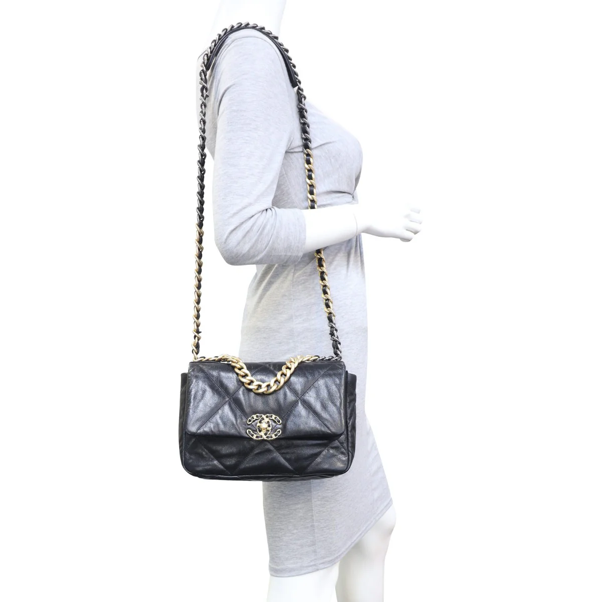 Chanel 19 Flap Bag Medium | Black - Image 12