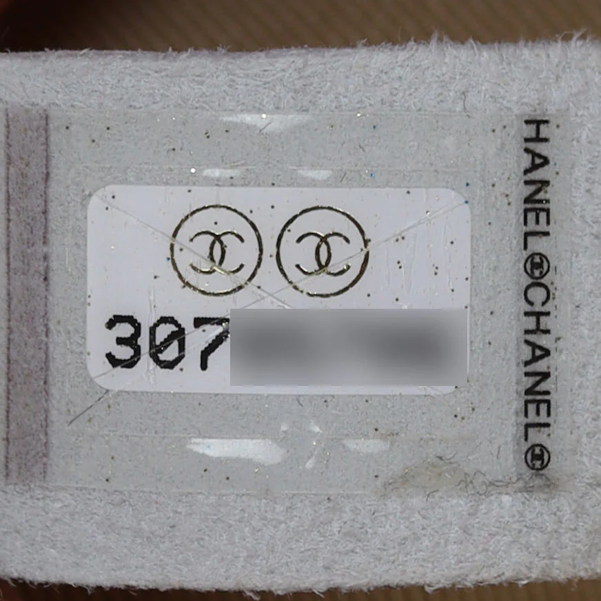 Chanel 19 Flap Bag Medium | White - Image 10