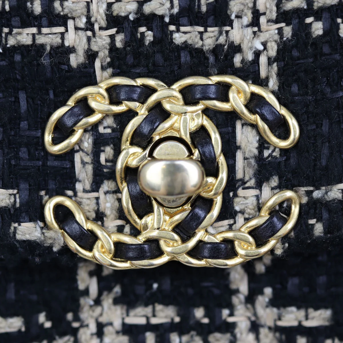 Chanel 19 Tweed Flap Bag Medium | Black - Image 9
