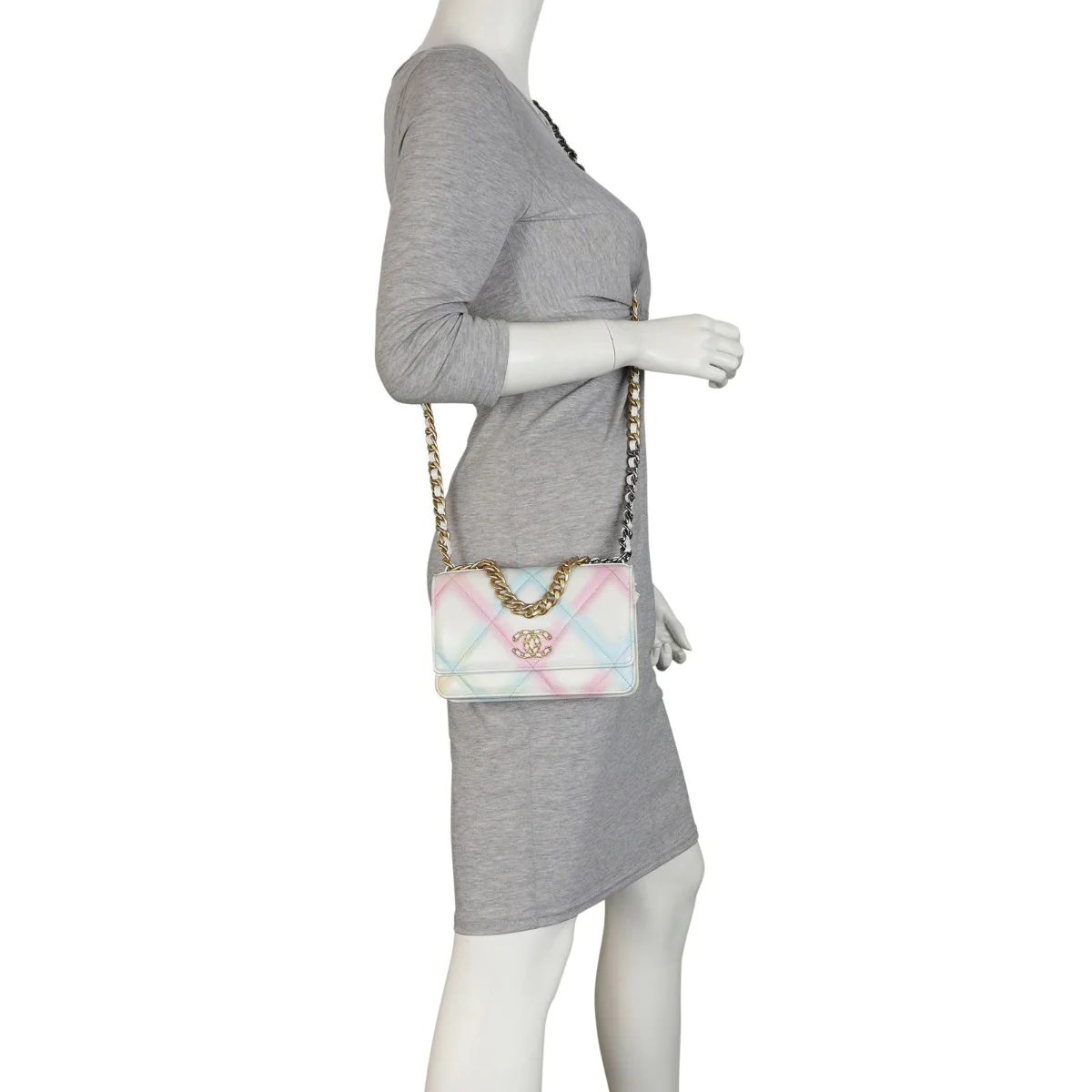 Chanel 19 Wallet on Chain | White - Image 12