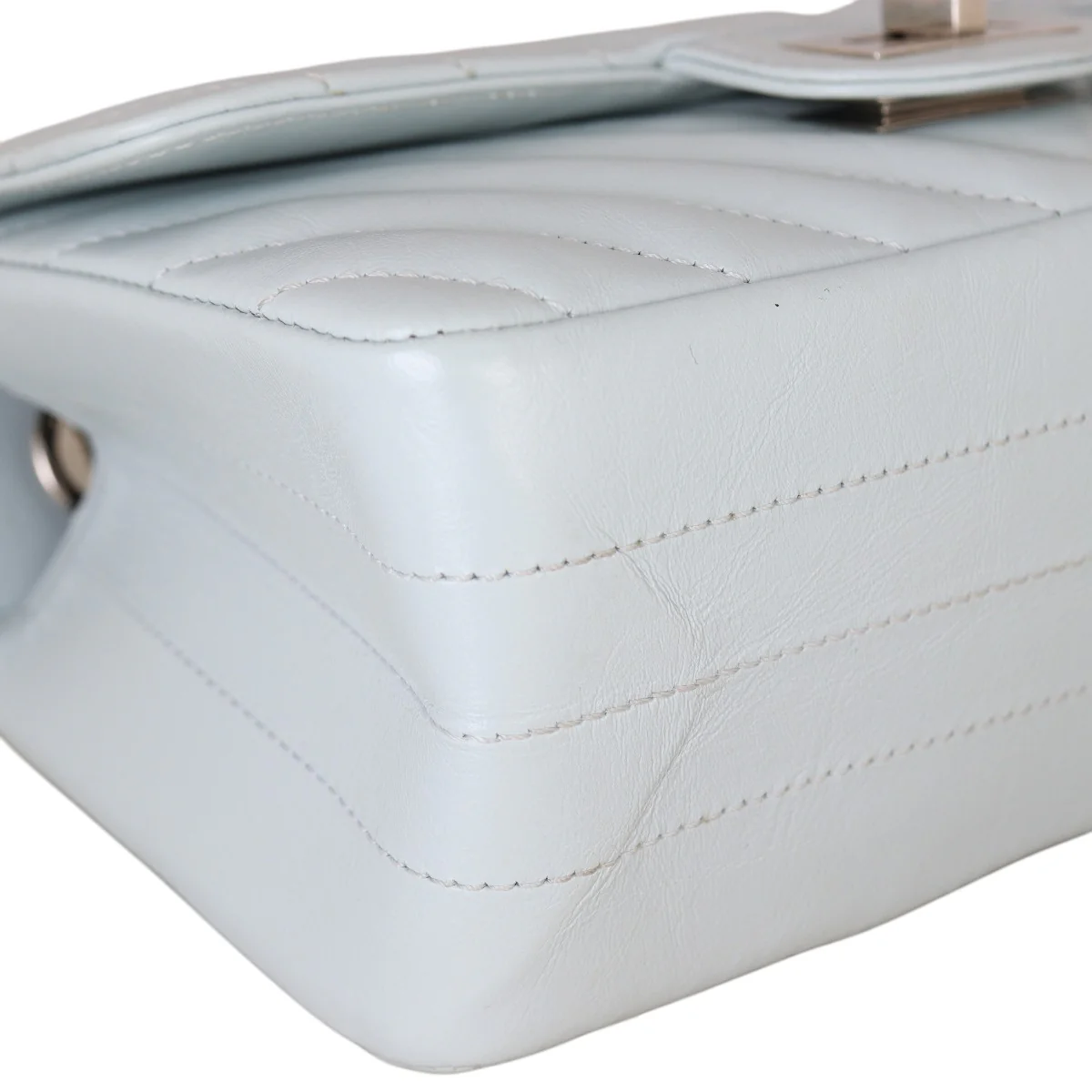 Chanel 2.55 Reissue 224 Single Flap Bag Chevron - Image 7