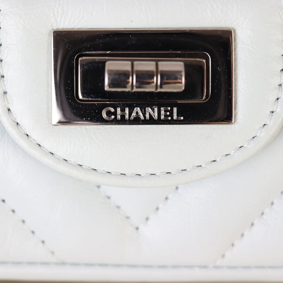 Chanel 2.55 Reissue 224 Single Flap Bag Chevron - Image 9