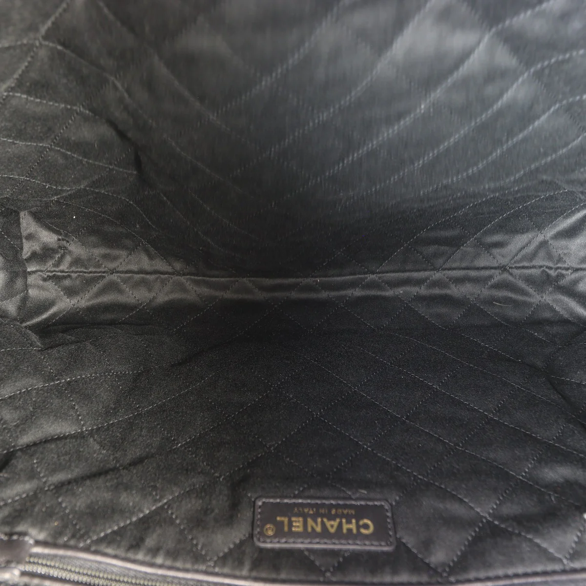 Chanel 22 Hobo Medium - Image 11