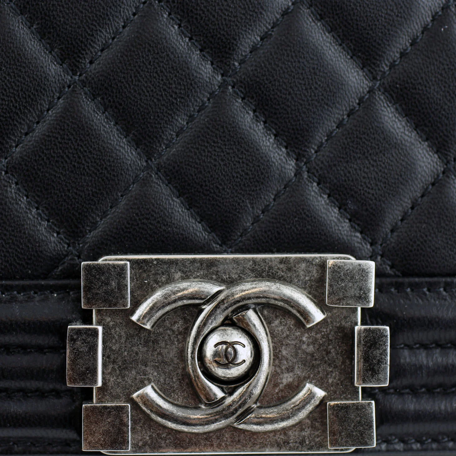 Chanel Boy Large | 17 Series - Image 3