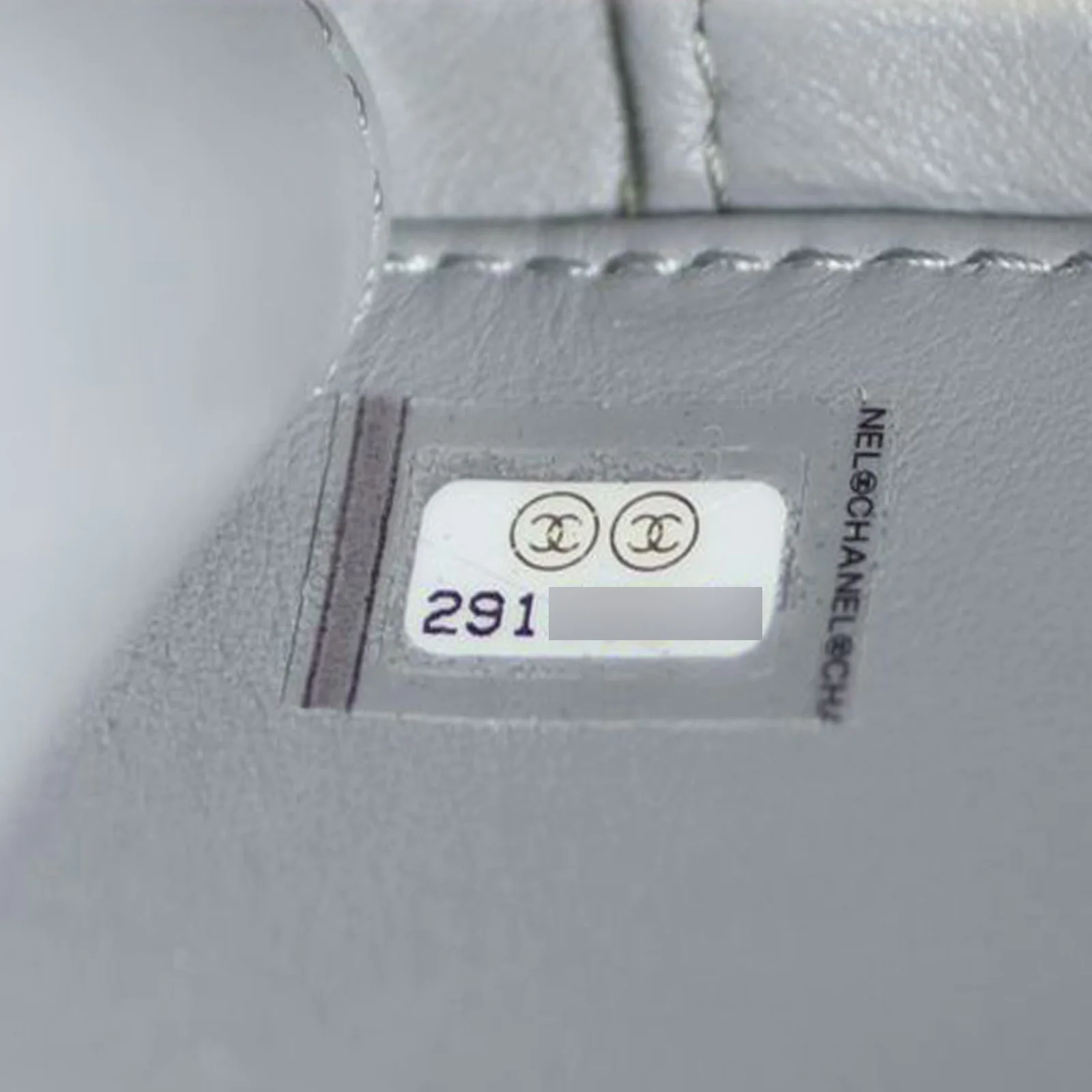 Chanel CC Filigree Vanity Case Medium - Image 8