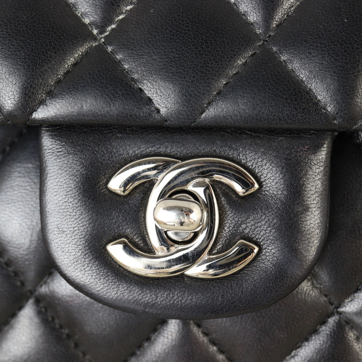 Chanel Classic Double Flap Medium Lambskin - Image 9