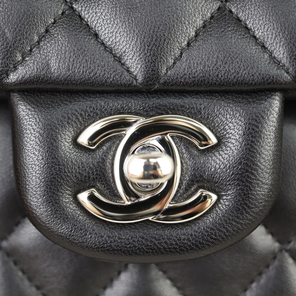 Chanel Classic Double Flap Medium | 20 Series - Image 9