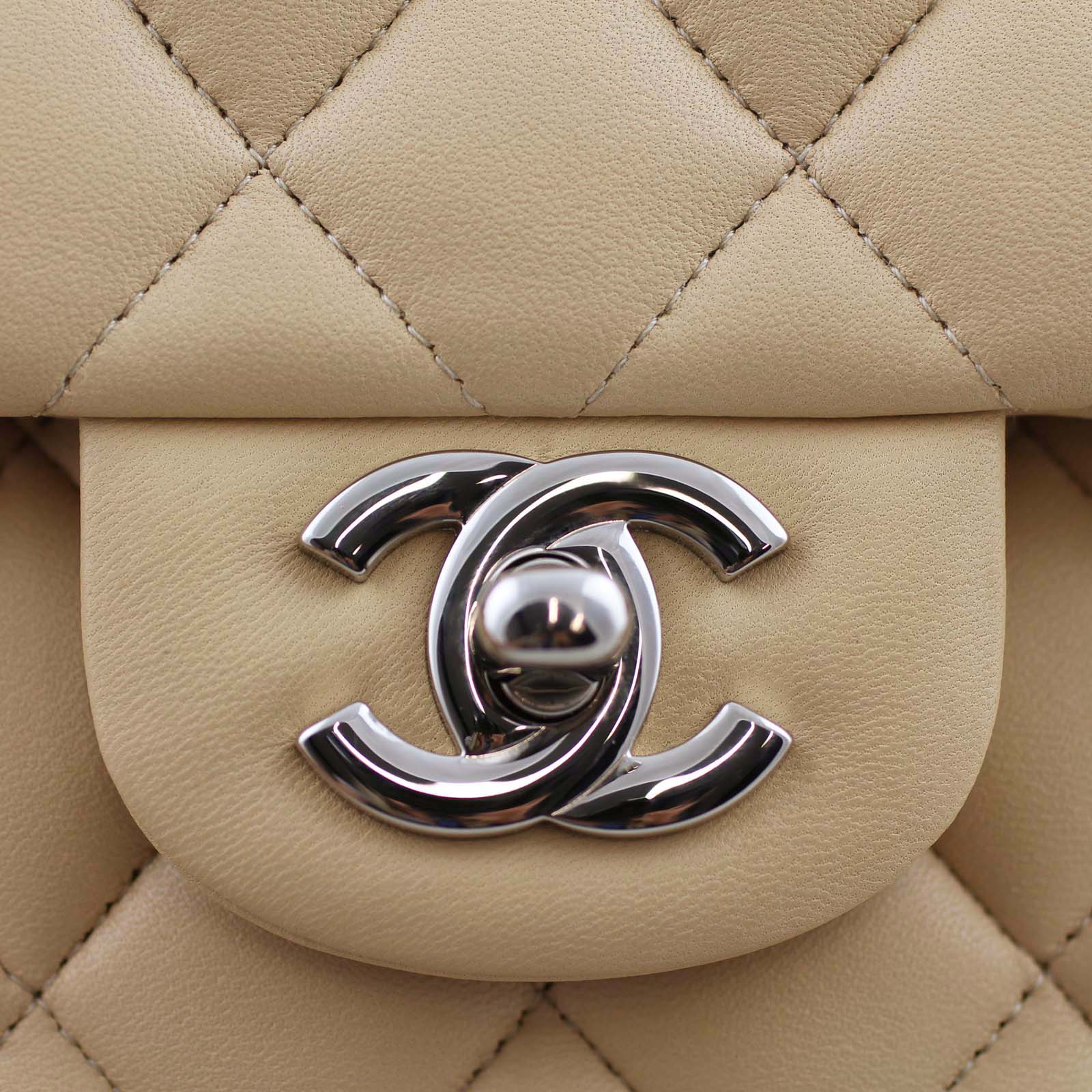 Chanel Classic Double Flap Medium - Image 8