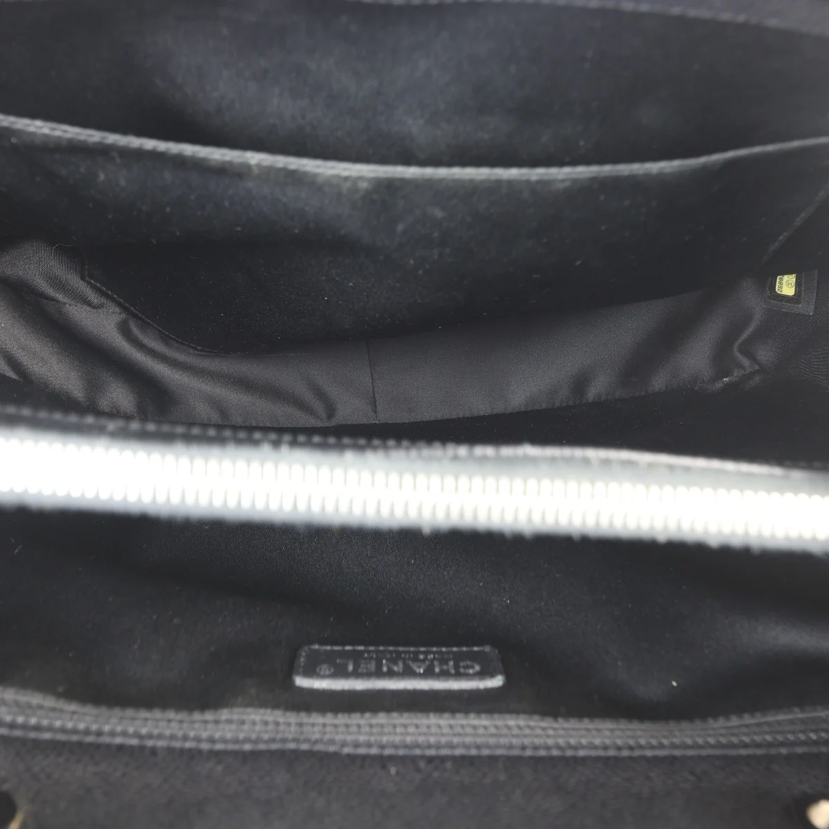 Chanel Grand Shopping Tote - Image 8