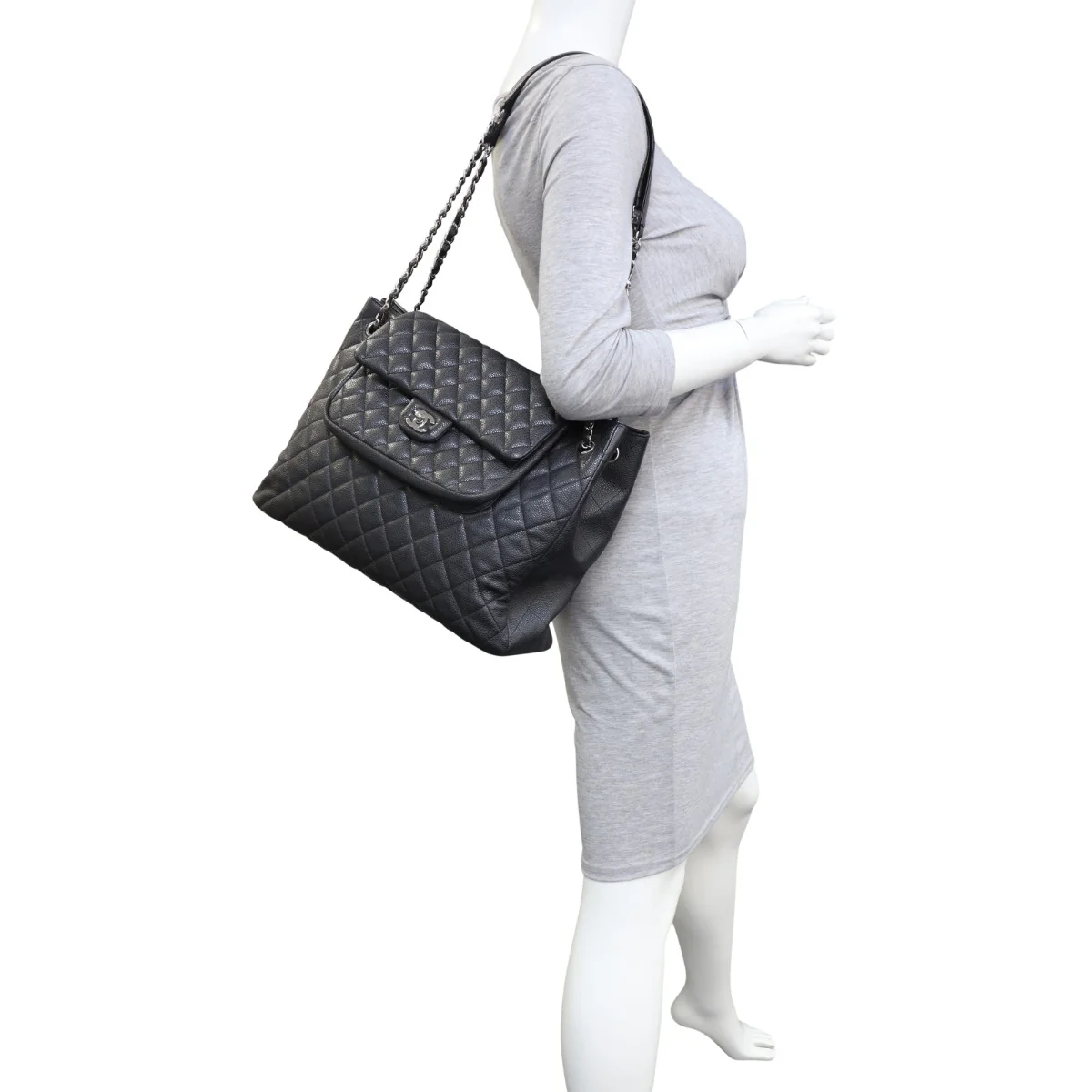Chanel Paris-Edinburgh Quilted Flap Large Tote - Image 11