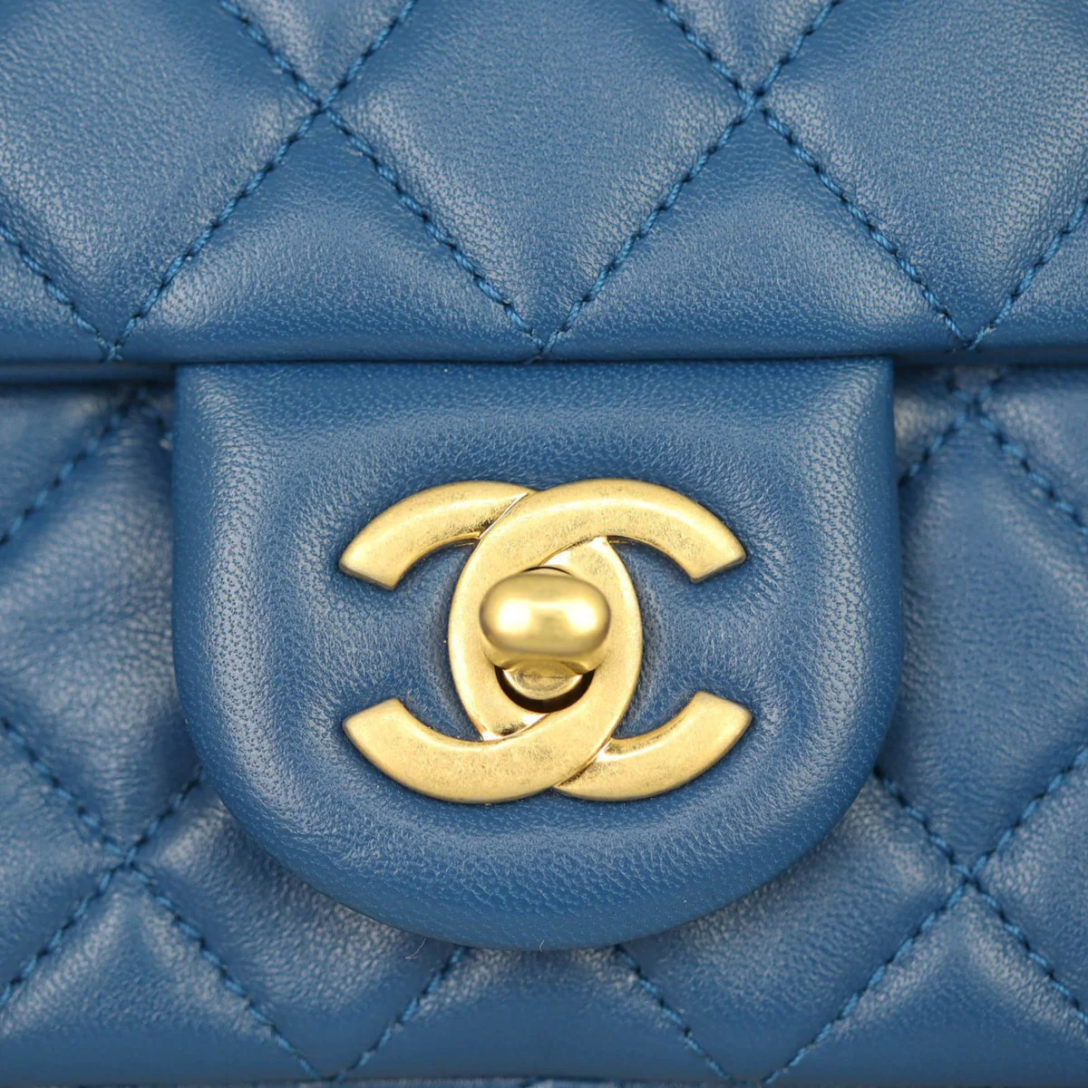 Chanel Pearl Crush Mini Rectangular Flap Bag - Image 9