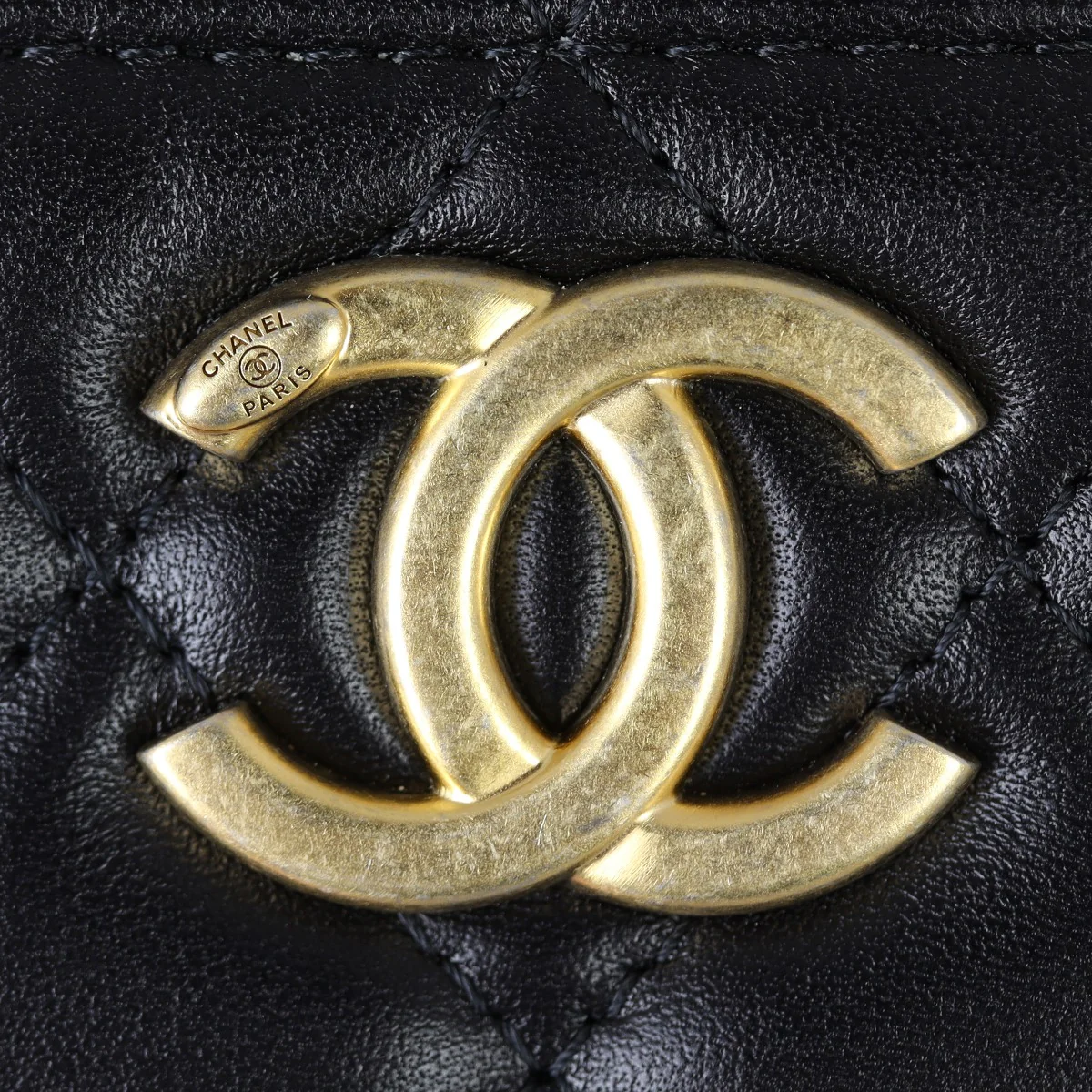 Chanel Top Handle Vanity Case with Chain - Image 9