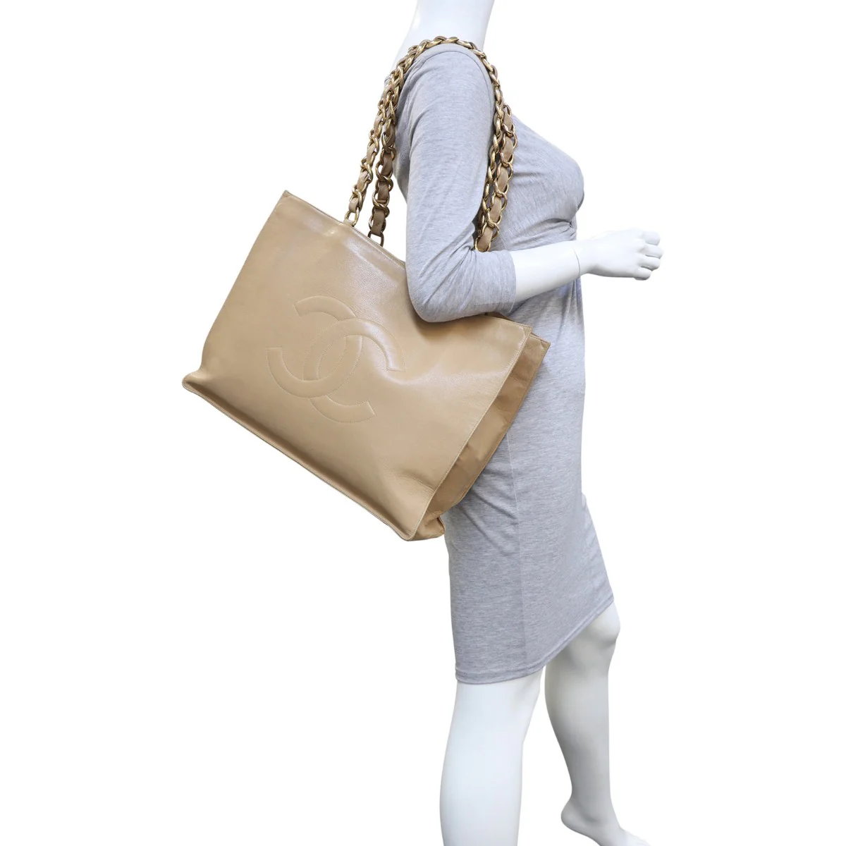 Chanel Vintage CC Jumbo XL Chain Shoulder Bag | Beige - Image 11