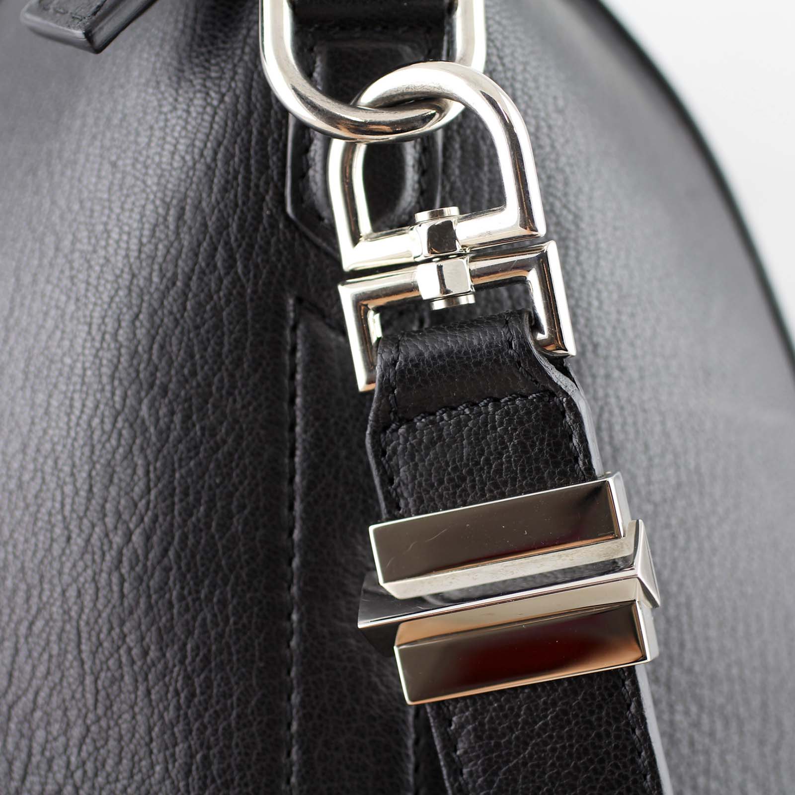 Givenchy Antigona Medium - Image 9