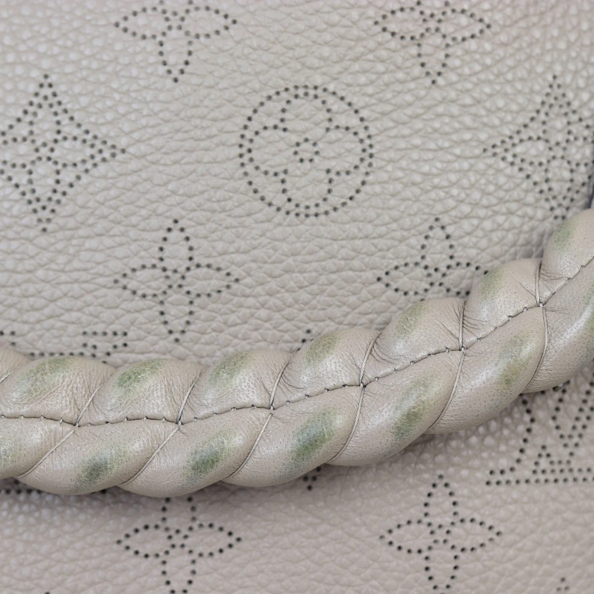 Louis Vuitton Babylone Chain BB Mahina - Image 11