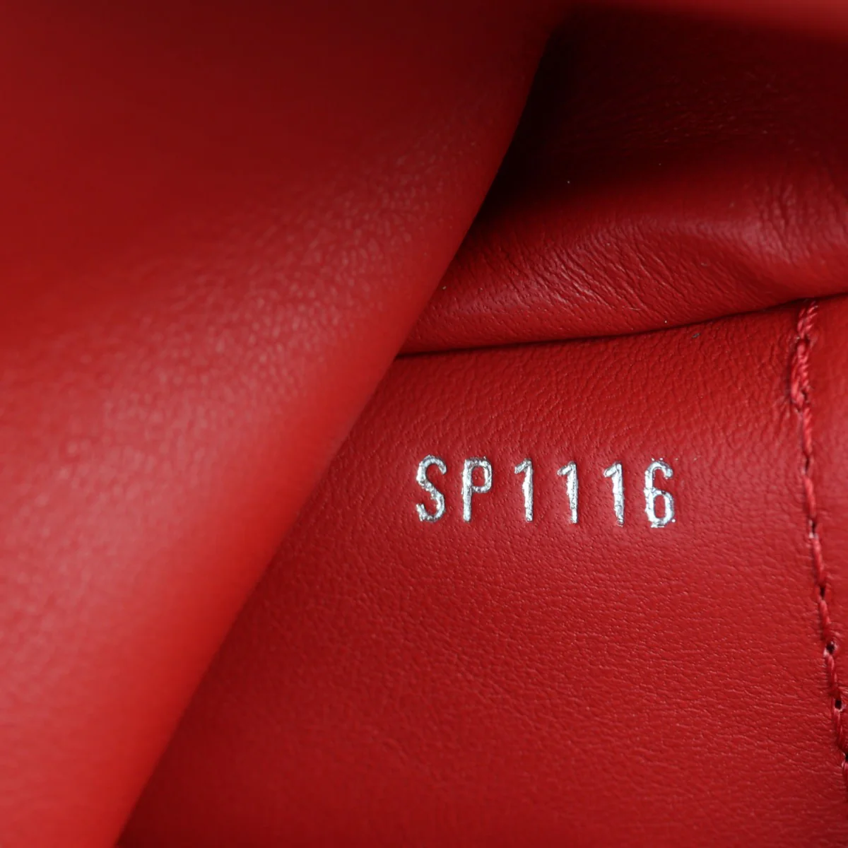 Louis Vuitton Capucines MM - Image 9