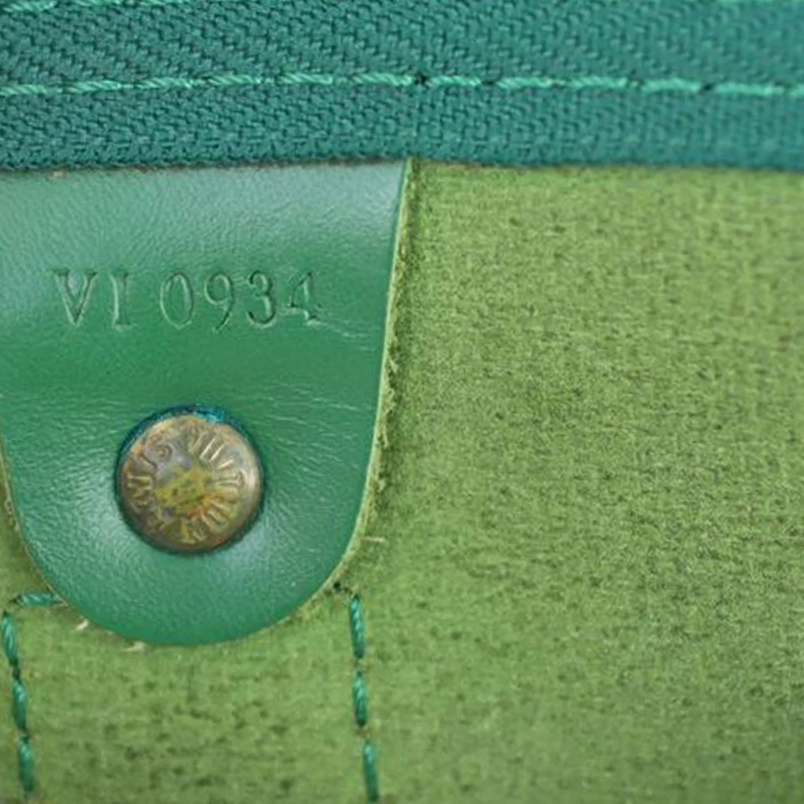 Louis Vuitton Keepall 45 Epi - Image 9