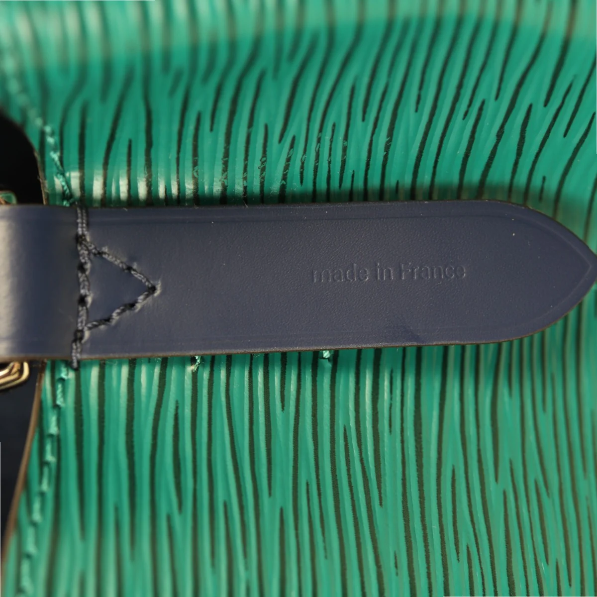 Louis Vuitton NeoNoe BB Epi - Image 8