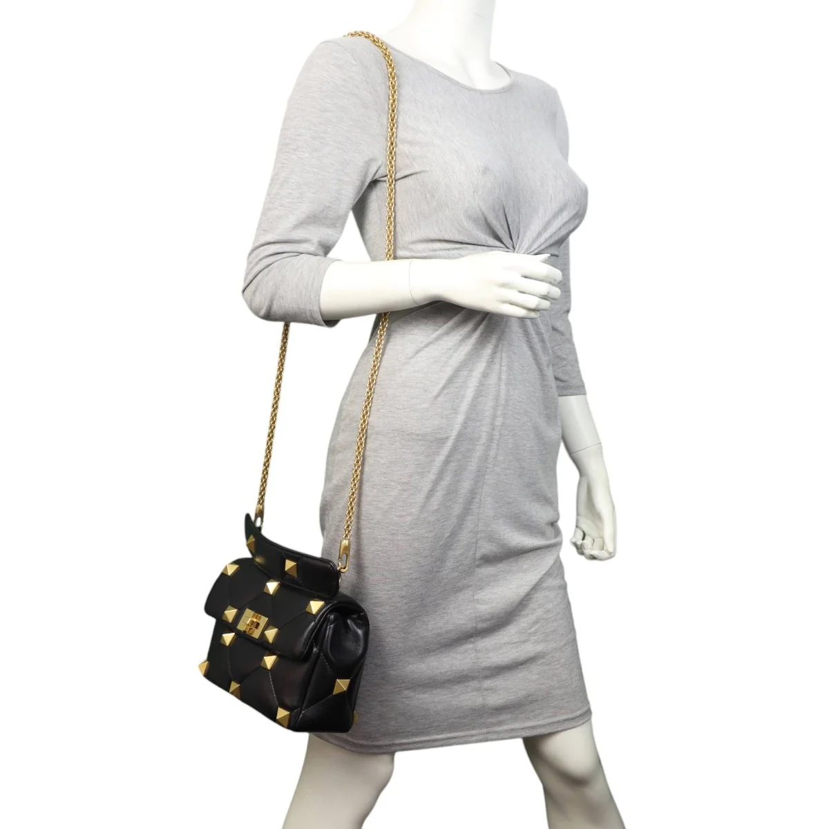 Valentino Roman Stud Shoulder Bag Medium - Image 10